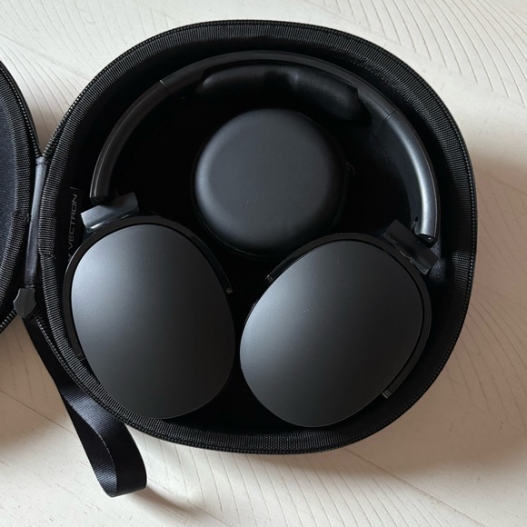 Skullcandy Black Wireless Over-Ear Headphones - Picture 5 of 5